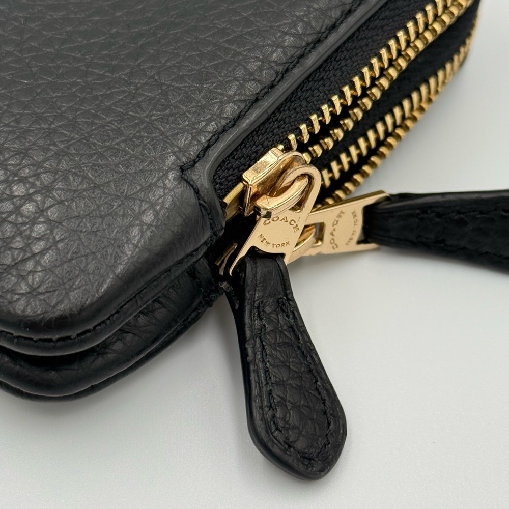 Coach Double Corner Zip Wristlet in black refined pebbled leather - Picture 6 of 7